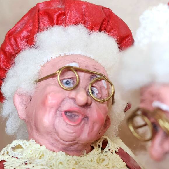 Vintage Terry's Village Papier Mache Dancing Santa Clause & Mrs Clause Figurines - Picture 4 of 8